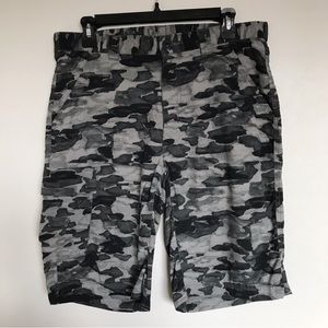 Columbia Gray Camo Nylon Cargo Hiking Shorts Size 32